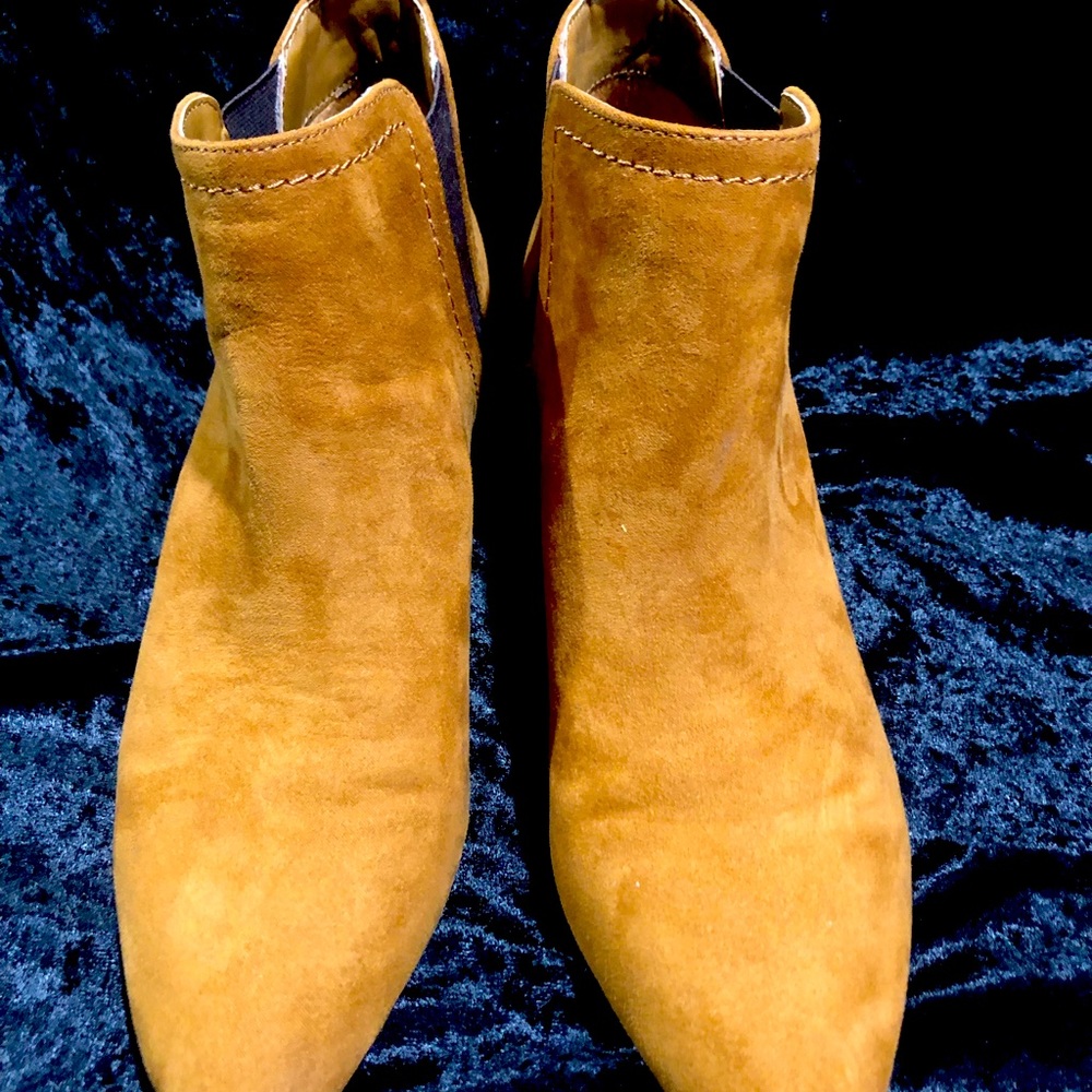 NIB UNISA Camel ankle bootie, Suede manmade material, Sz 8.5 - Picture 4 of 6